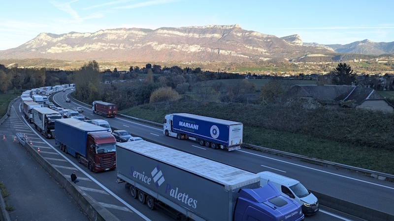 bouchon poids-lourds sur l'A43