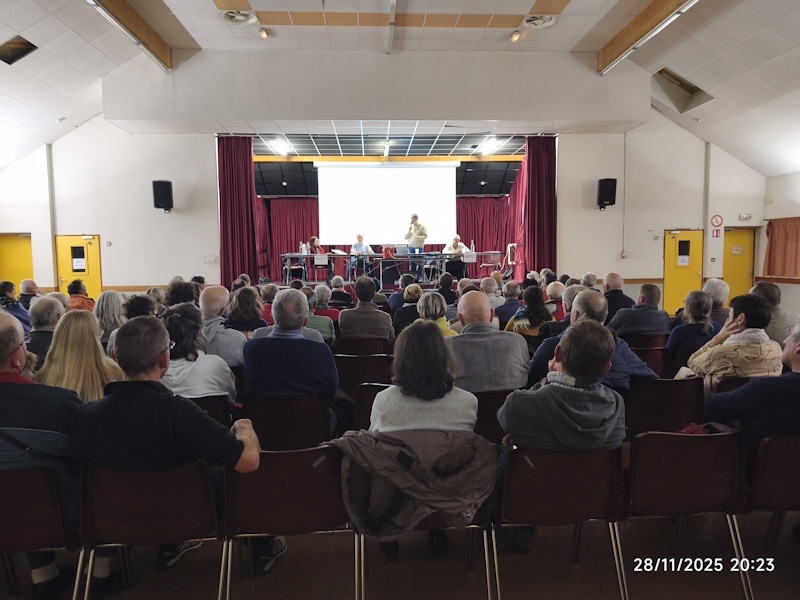 Réunion d'information et de débat sur le projet Lyon-Turin à Saint-Thibaud de Couz