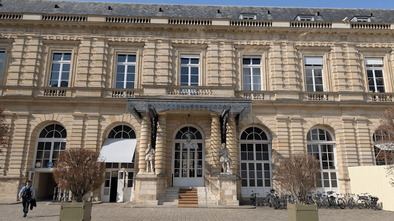 Photo de la fa&ccedil;ade du S&eacute;nat