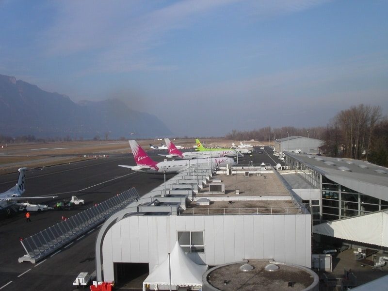 Avions à l'aéroport de Chambéry