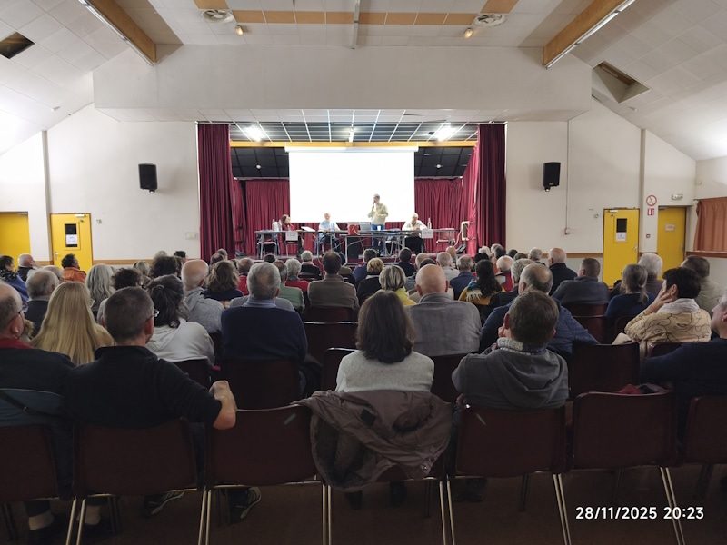 Réunion d'information et de débat sur le projet Lyon-Turin à Saint-Thibaud de Couz