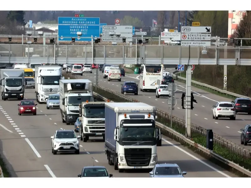Poids-lourds sur l'autoroute en Alsace